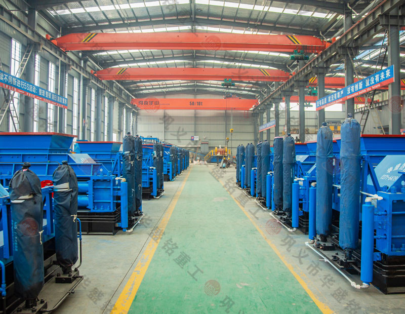 處理建筑廢料用什么設備？破碎紅磚用雙齒輥破碎機好嗎？